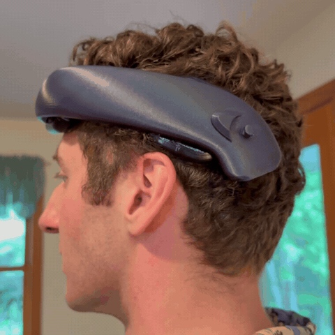Animation showing the front edge of the ear electrode aligned with the front of the left ear